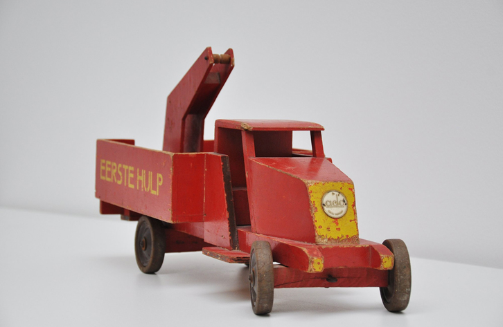 mid-mod-juguetes-vintage-camion-grua
