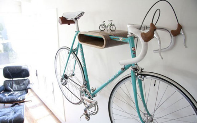 bici-colgada-decorativa