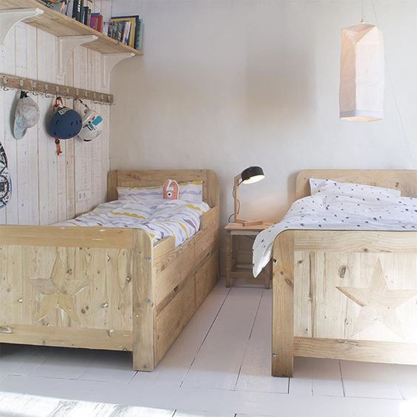 habitacion-compartida-camas-de-madera
